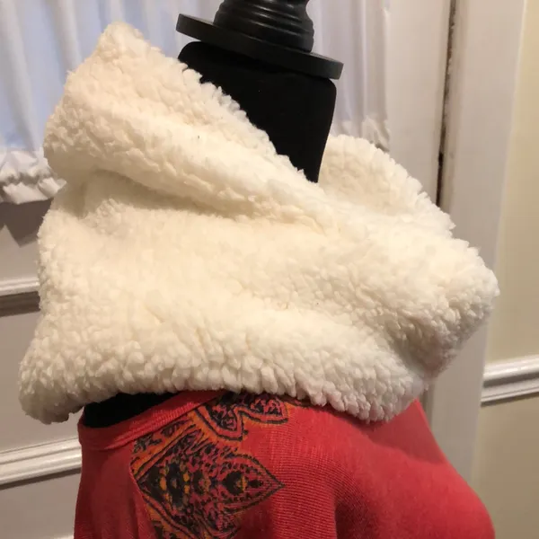 Women’s Ivory Fleece Infinity Scarf / Neck Warmer NWT - Image 2