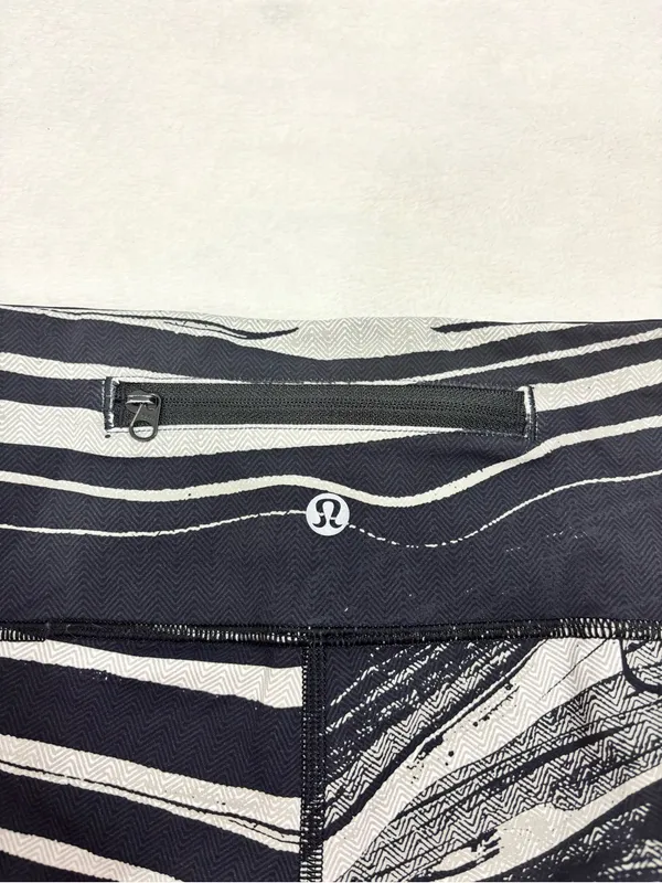 lululemon athletica Black & White Marble-Print Leggings Size 8 - Image 6