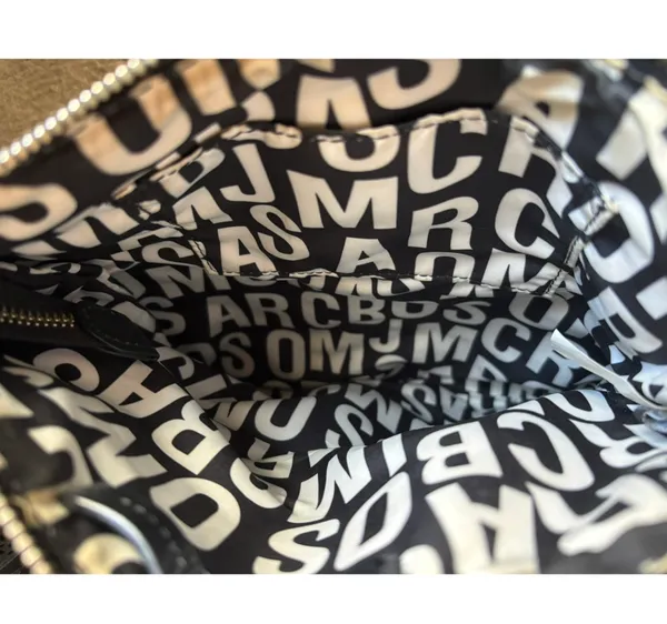 Marc Jacobs Black Leather Crossbody Bag - Image 11