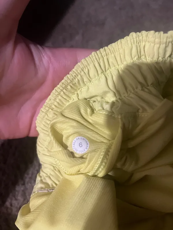 Lululemon Hotty Hot 2.5" - Image 3