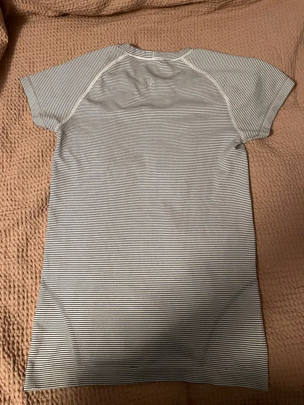 Lululemon Swiftly Tech Short Sleeve - Image 4