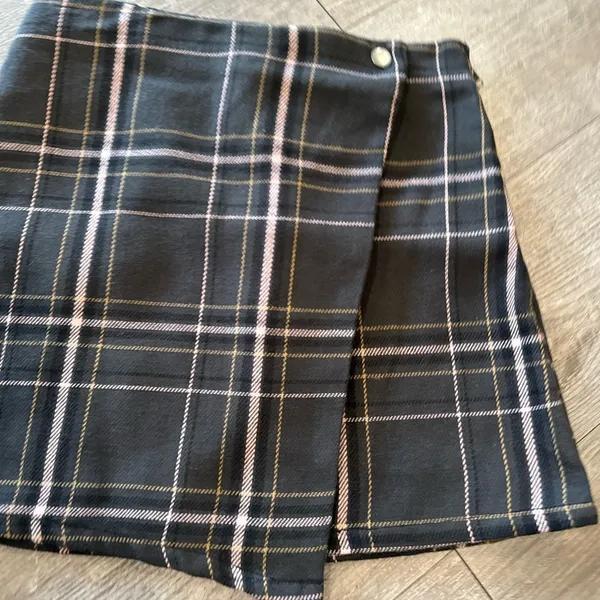 LAST PRICE🍒🤍 NO BOUNDARIES flannel faux wrap skirt 💐 - Image 12