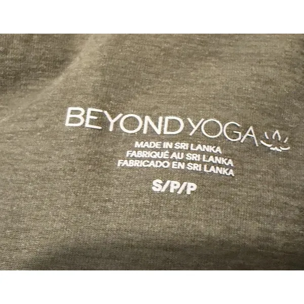 Beyond Yoga High Waisted Spacedye Capri Leggings Pockets Green Sz S NEW - Image 10