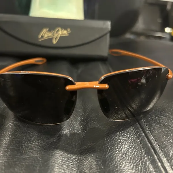Maui Jim Women's Black and Brown Sunglasses includes Maui Jim Case - Image 9