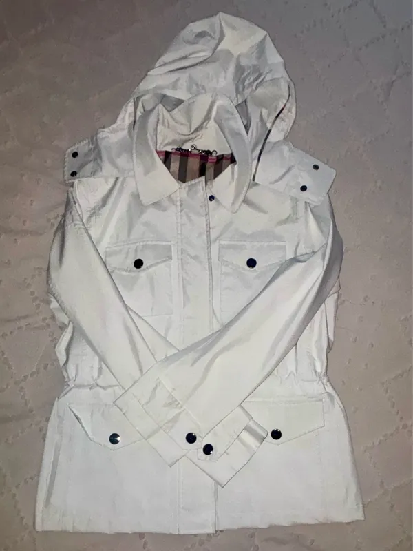 Authentic Burberry Brit White Jacket Women’s Size Large. Nova Check Lining with Detachable Hood. EUC. Only worn a handful of times, very minor wear. Smoke/Pet Free Home. Recently professionally dry-cleaned. - Image 6