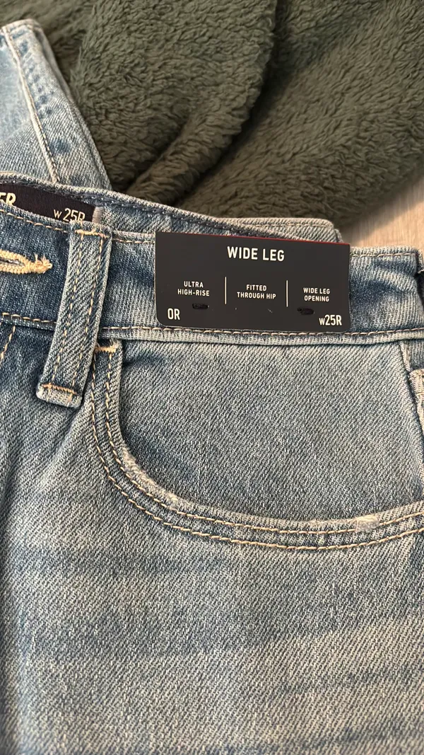 Hollister High-Rise Wide-Leg Jeans - Image 4