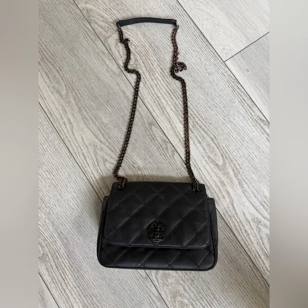 Tory Burch Willa Quilted Leather Shoulder Bag in Black with Chain Strap - Image 11