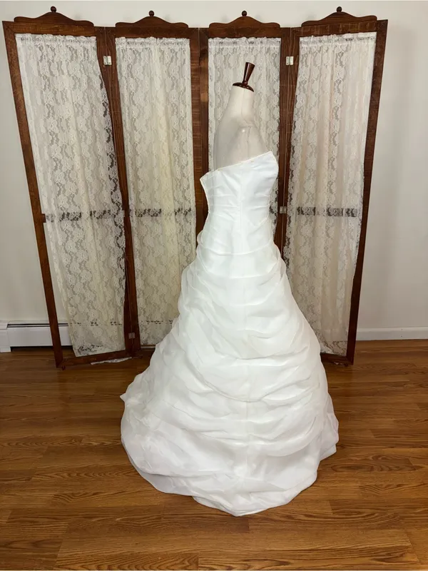 David's Bridal Gorgeous Galina Signature Strapless Organza Wedding Gown - Image 3