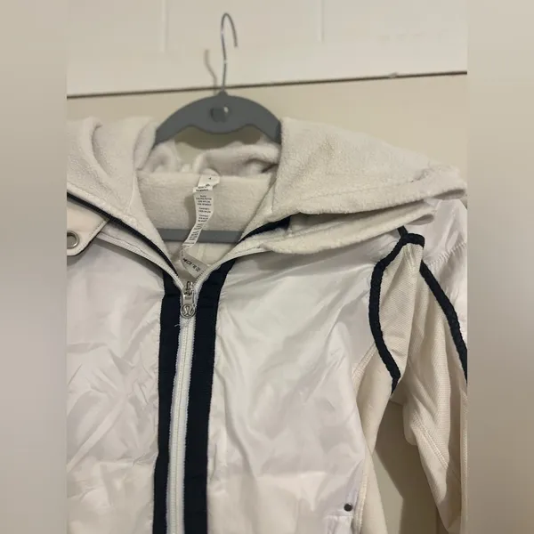 Lululemon Run‎ Bundle Up Zip Jacket Cream White Black Lace Retro Luxchange Y2K - Image 6