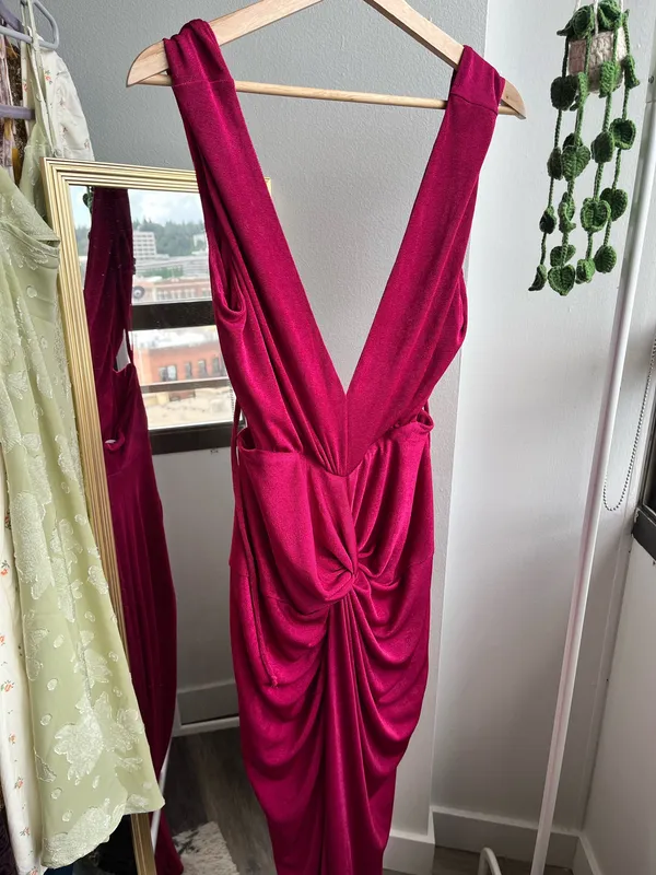 VICI Glendora Cut-Out Ruched Midi Dress Berry - Image 4