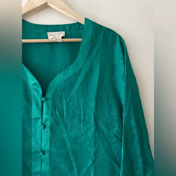 Victoria's Secret Gold Label Vintage Green Patterned 100% Silk Night‎ Shirt - Image 4