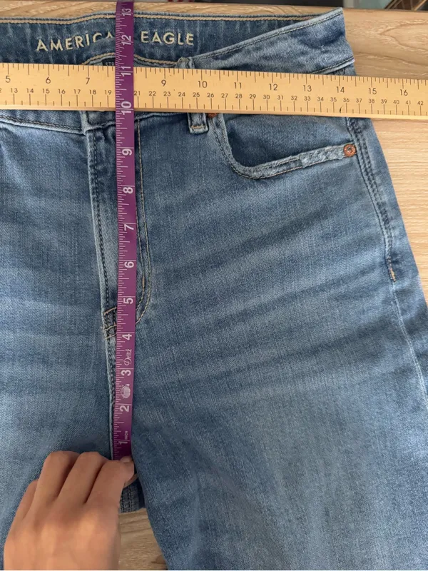American Eagle 4 Short Super High Rise Baggy Wide Leg Jeans Light Wash Relaxed - Image 6
