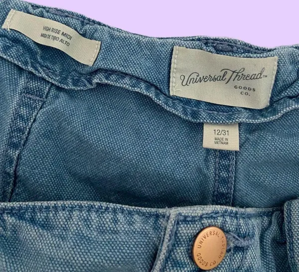 Universal Thread Two Button High Rise Denim Midi Shorts 🔥 - Image 3