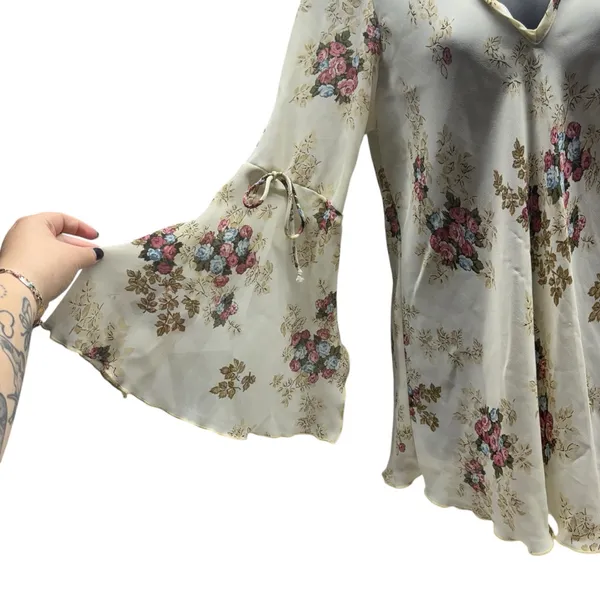 Vintage Floral Belle Sleeved Chiffon Sheer V-Neck Bohemian Blouse - Image 2