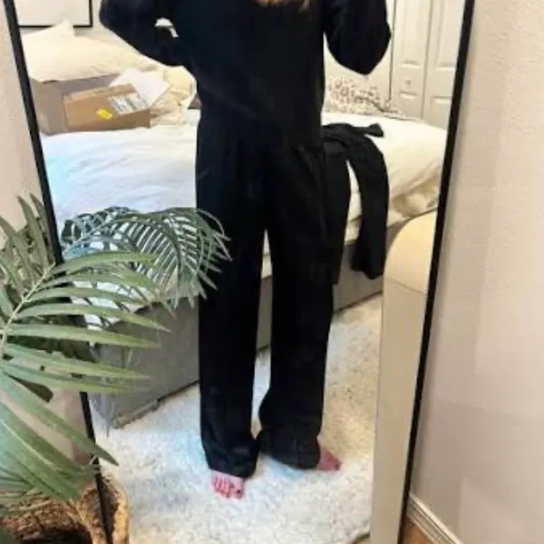 Aritzia Babaton Plisse Crinkled Satin Pull-On Pants Black Size Small - Image 2