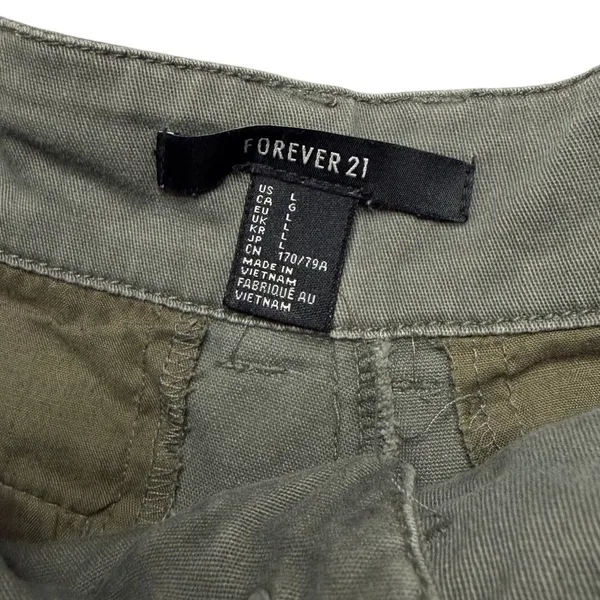 Forever 21 Olive Khaki Chino Shorts L Cuffed Preppy Utility - Image 4