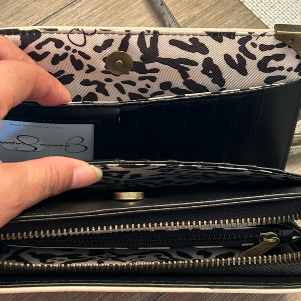 NWT Jessica Simpson Bifold Wallet Sandstone - Image 8