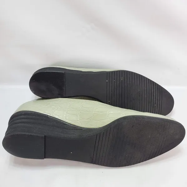Salvatore Ferragamo Wedge‎ Pumps Sz 7.5 B Sage Green Croc Embossed Leather Italy - Image 8