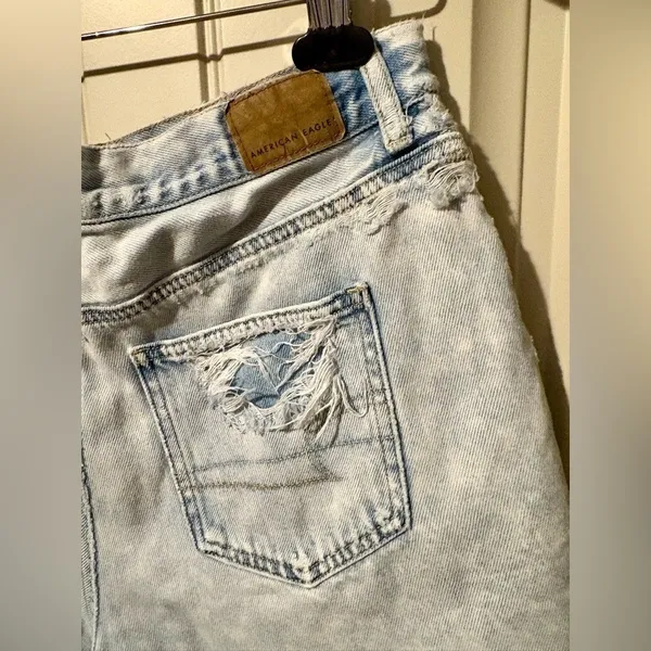 American Eagle Baggy Mom Short Distressed Denim Shorts - Image 5