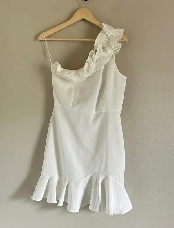 TCEC White Mini Dress Size Medium One Shoulder Strap - Image 3