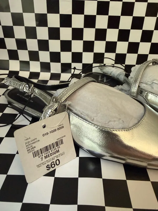Worthington Metallic Flats Size 7 - Image 2