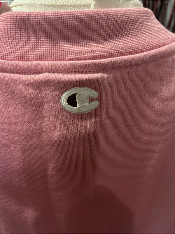 🌸New Champion Pink V-Neck Sweatshirt Size Xs🌸 - Image 4