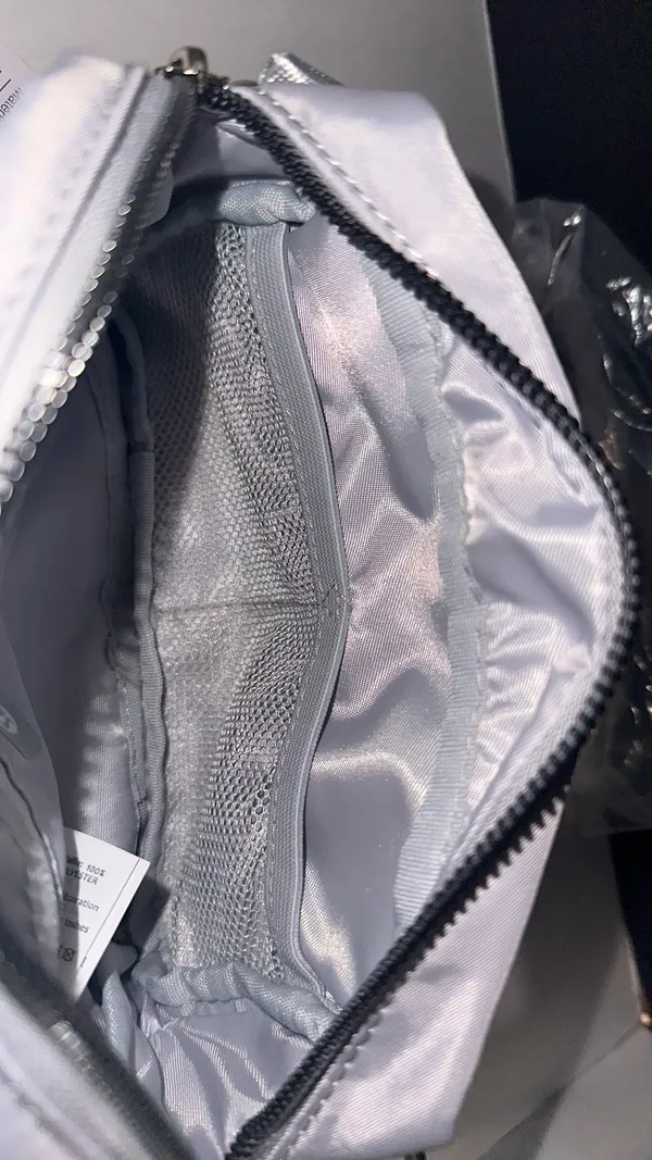 lululemon Everywhere Crossbody Bag 2L  - Image 6