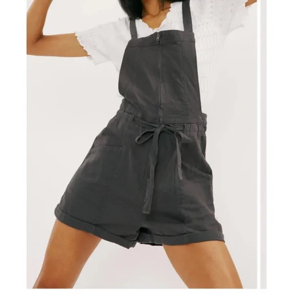 Free People Overall Shorts In dark grey featuring a zipper closure Size Medium - Image 6