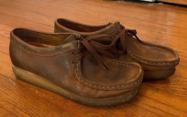 Clarks Wallabee Brown Leather Low Lace Up - Size 7.5 - Image 6