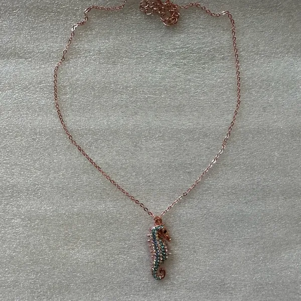 Elegant Seahorse Pendant Necklace - Image 2