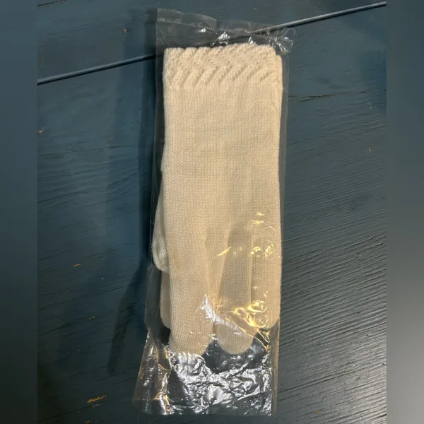 Luxurious Cream Knit Gloves - Vintage/New - Image 2