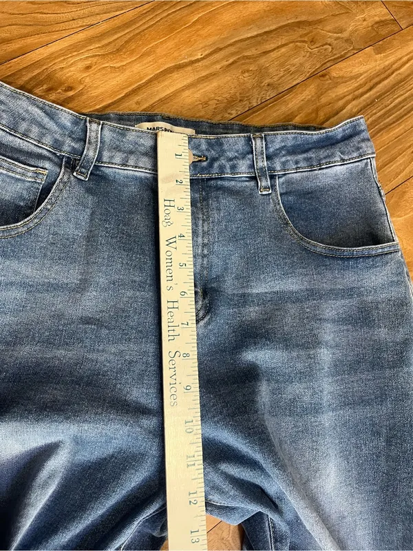 High-Rise Straight-Leg Women’s Jeans in Faded Blue Wash - Image 10
