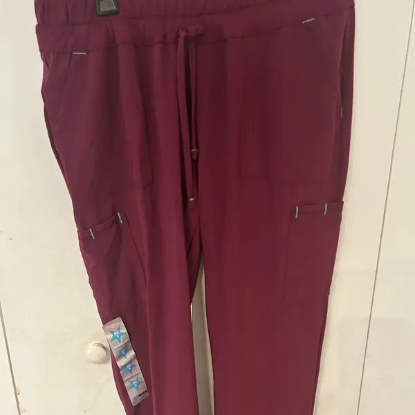 Scrubstar Women's Burgundy Scrub Pants plenty of pockets NWT SIZE small - Image 3