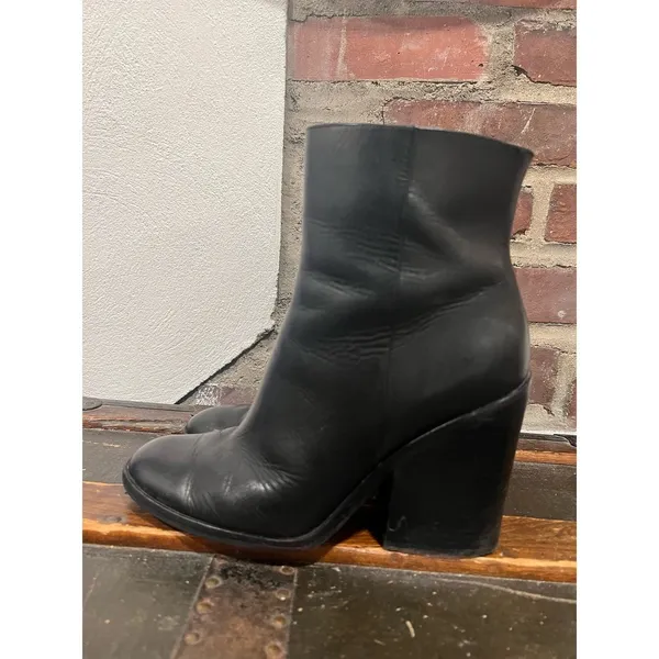 Marc Fisher Black Leather Round Toe Block Heel Ankle Boots Size 9 - Image 4