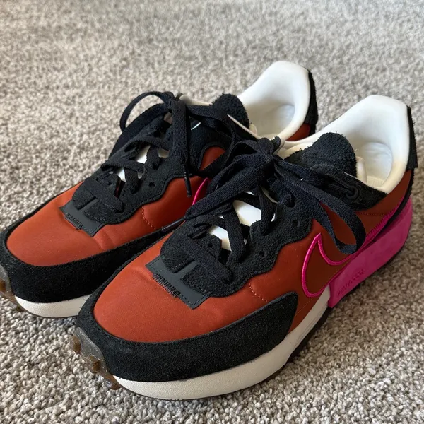Nike Women's Fontanka Waffle Sneakers -burnt sunrise colorway EUC - Image 3