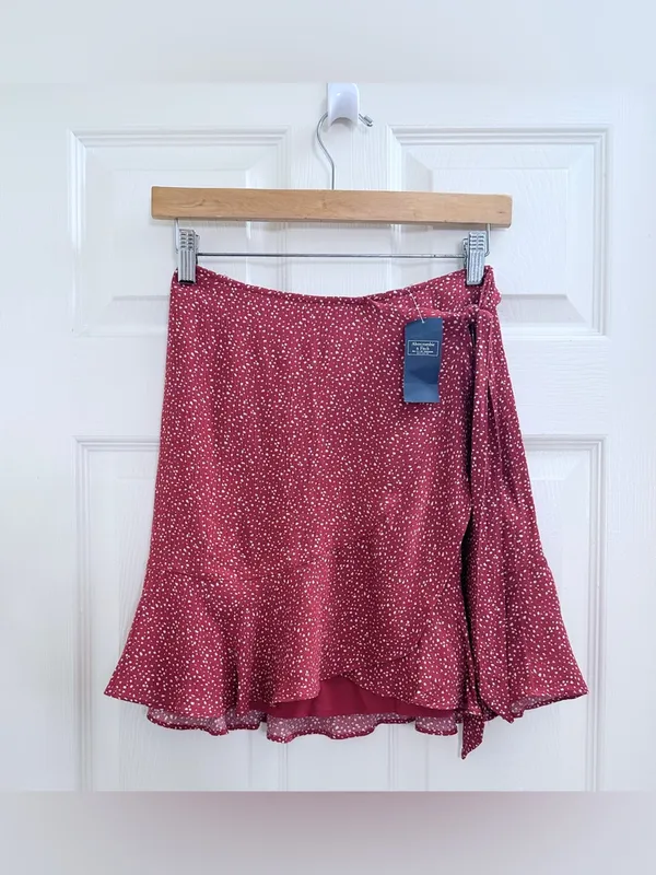 NWT Abercrombie & Fitch Ruffle Wrap Mini Skirt – Red Floral – XS - Image 3