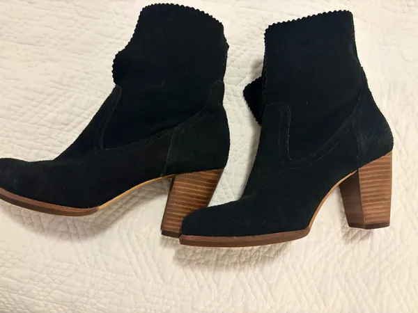 UGG Women’s Black Suede Boots - Image 5