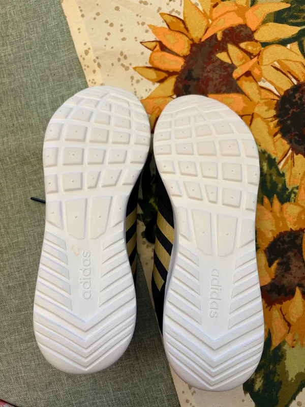 NWOT adidas women's QT Racer 2.0 Running Shoe - Image 6