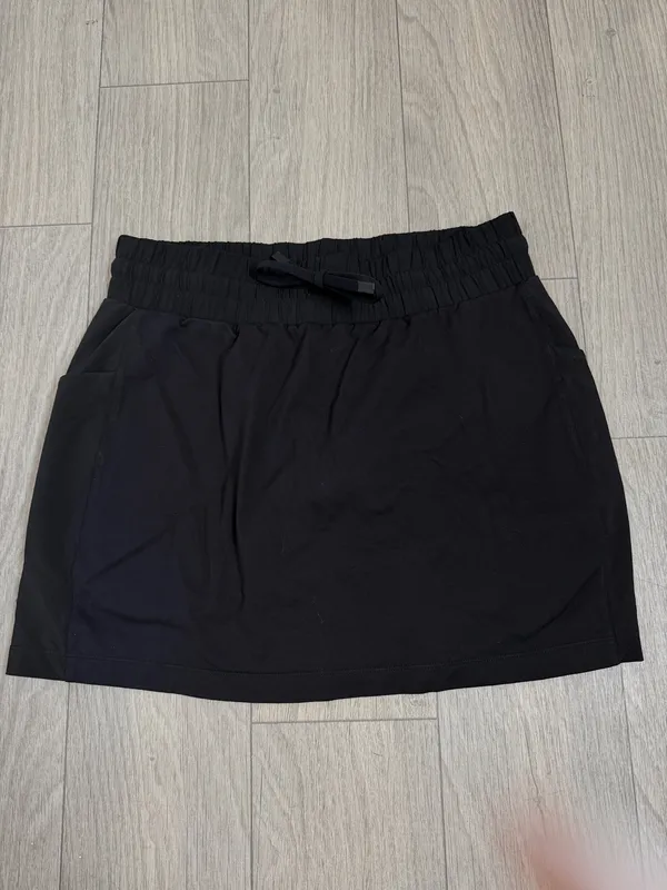 Athleta Black Drawstring Skort Size Small Built-In Shorts Zip Pocket Golf Tennis - Image 2