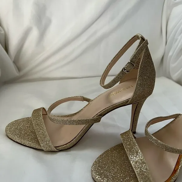 Nine West gold glitter evening heel sandals size 9 M in gold EUC - Image 2