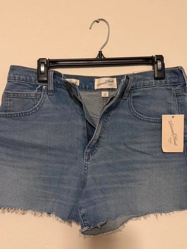 Universal Thread 90s Cutoff Denim Shorts - Image 5