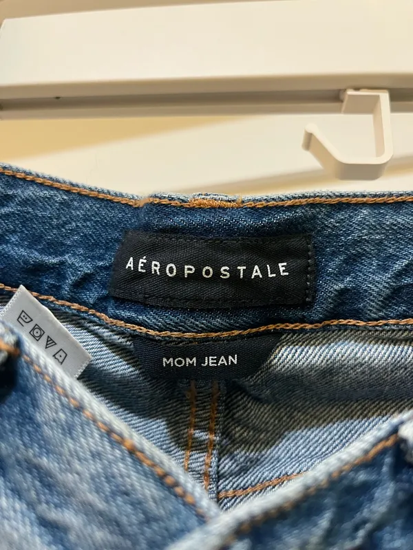 Aeropostale Mom Jeans Ripped - Image 3