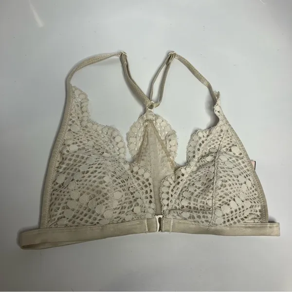 Victoria’s Secret Bralette‎ white lace lightly lined size small - Image 2