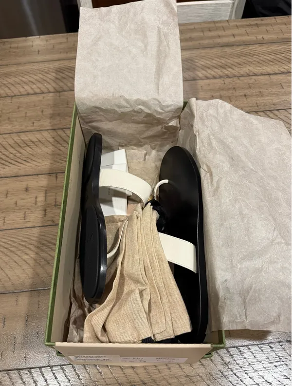 Gucci GG White & Black Thong Flip Flop Sandals - Image 4