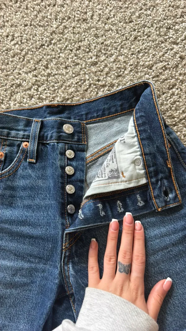 Levi’s Dad Shorts - Image 2