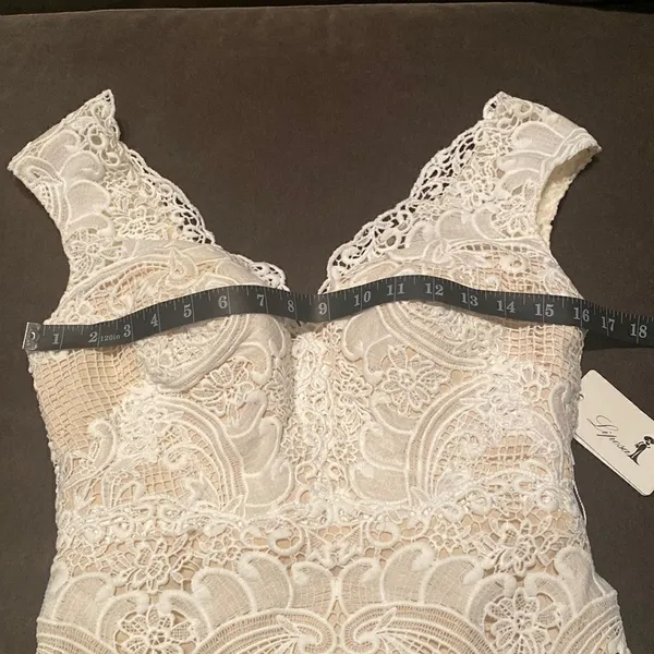 Women’s Bohemian Wedding Dress with Nude Lining Zip Up Back Size 2 NWT - Image 12