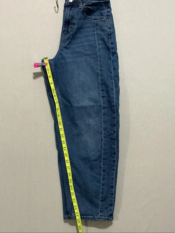 Old Navy Women's Barrel leg Jeans in Dark Blue Denim - Image 7