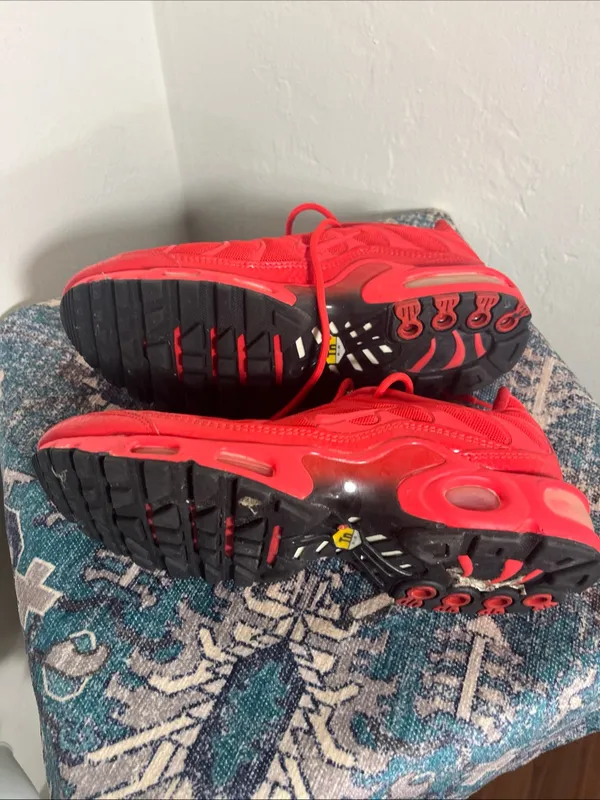 Nike All-Red Mesh Athletic Sneakers - Image 8