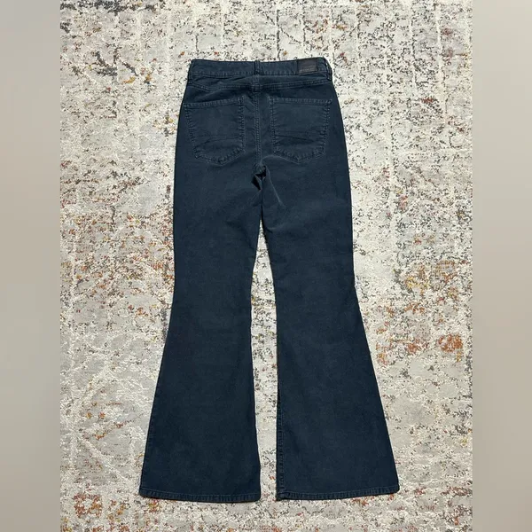 AMERICAN EAGLE High rise Flare corduroy jeans size 2 dark gray - Image 13