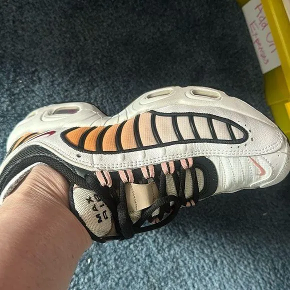 Nike Air Max size 9 euc no signs of wear - Image 2